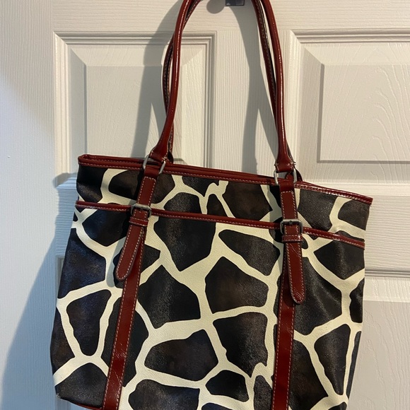 Nine & Co. Giraffe Print Tote with Red Trim & Matching Wallet - Picture 2 of 16